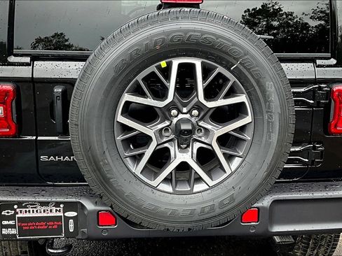 New 2026 Jeep Wrangler Unlimited Sahara AWD/4WD image 8