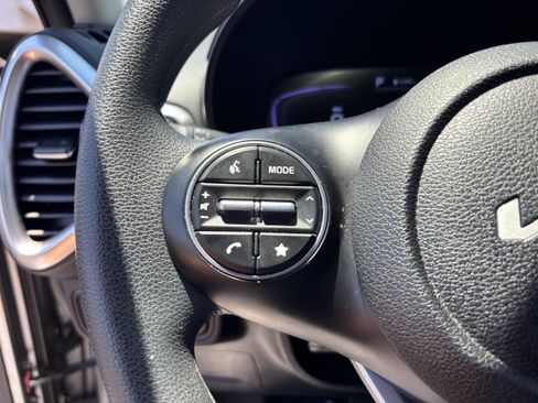 Certified 2025 Kia Soul LX w/ LX Technology Package FWD image 25