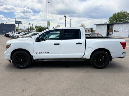 Used 2019 Nissan Titan SV w/ SV Convenience Package AWD/4WD image 6