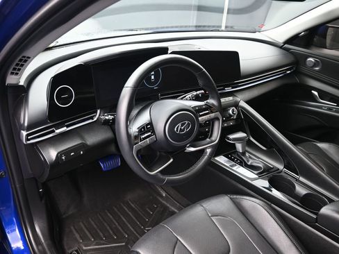 Certified 2022 Hyundai Elantra Limited image 9