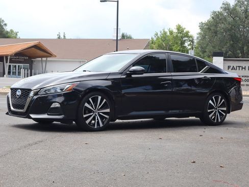 Used 2020 Nissan Altima 2.5 SR w/ Premium Package FWD image 11