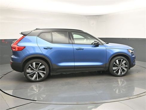 Used 2021 Volvo XC40 P8 Recharge w/ Advanced Package image 8