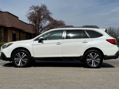 Used 2018 Subaru Outback 3.6R Limited AWD/4WD image 2