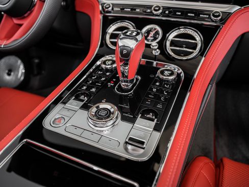 Used 2023 Bentley Continental GT V8 image 34