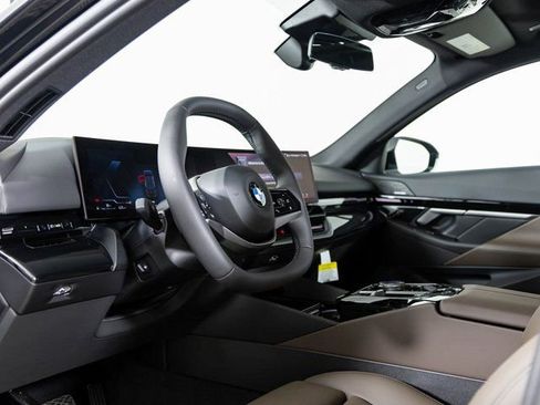 Used 2025 BMW 530i xDrive 530i xDrive w/ Premium Package image 11