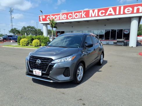 Used 2025 Nissan Kicks Play S image 1