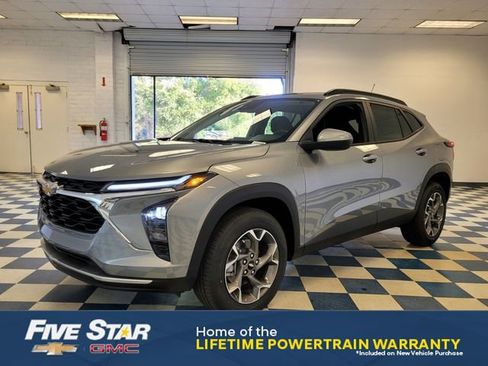 New 2026 Chevrolet Trax LT w/ Driver Confidence Package FWD image 3