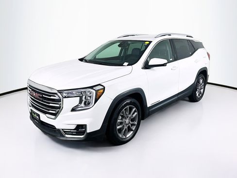 Used 2023 GMC Terrain SLT image 3