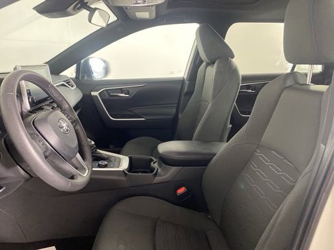 Used 2022 Toyota RAV4 SE image 15