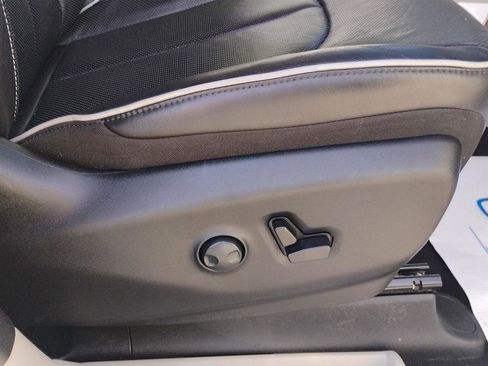 Used 2023 Chrysler Pacifica Limited FWD image 18