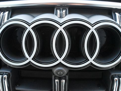 Certified 2025 Audi Q7 3.0T Premium w/ Convenience Package image 12