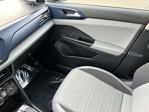 Used 2023 Volkswagen Taos SE w/ Black Wheel Package image 33