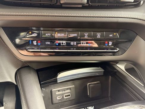 Used 2023 Buick Envision Avenir AWD/4WD image 20
