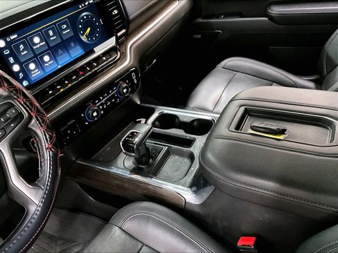 Used 2022 Chevrolet Silverado 1500 LT Trail Boss w/ Convenience Package II AWD/4WD image 19