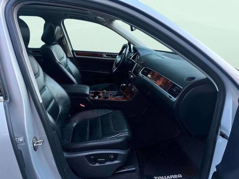 Used 2012 Volkswagen Touareg VR6 image 14