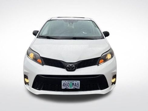 Used 2020 Toyota Sienna SE w/ SE Preferred Package image 8