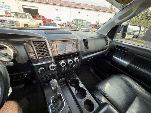 Used 2018 Toyota Sequoia TRD Sport AWD/4WD image 13