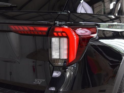 Used 2025 Ford Explorer ST w/ Sun And Sound Package AWD/4WD image 15