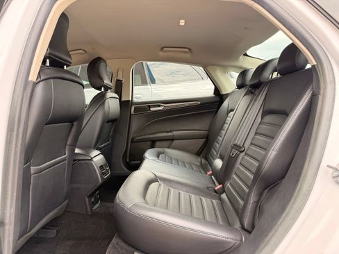 Used 2018 Ford Fusion SE w/ Equipment Group 602A FWD image 17