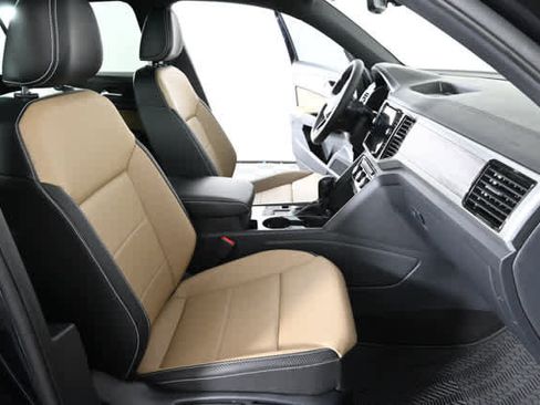 Used 2022 Volkswagen Atlas Cross Sport SE w/ Panoramic Sunroof Package image 15