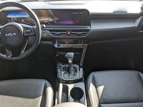 Certified 2025 Kia Seltos EX w/ EX Sunroof Package FWD image 16