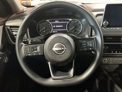 Used 2023 Nissan Rogue SV image 15
