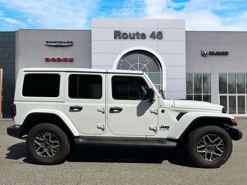 Used 2025 Jeep Wrangler Unlimited Sahara AWD/4WD image 6