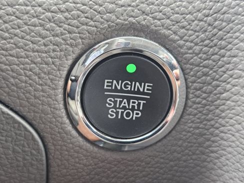 Used 2016 Lincoln Navigator Select RWD image 23