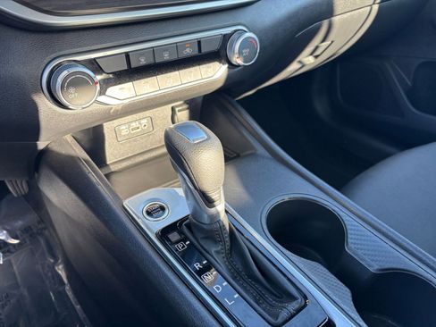 Used 2025 Nissan Altima 2.5 SV FWD image 41