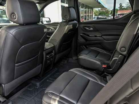 Used 2023 Chevrolet Traverse LT w/ LT Premium Package AWD/4WD image 19
