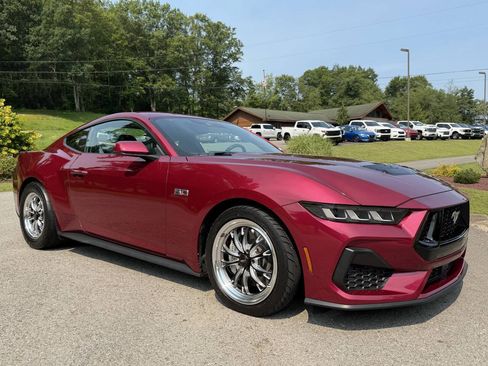 Used 2025 Ford Mustang GT RWD image 4