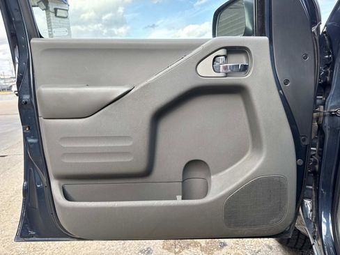Used 2016 Nissan Frontier SV image 18