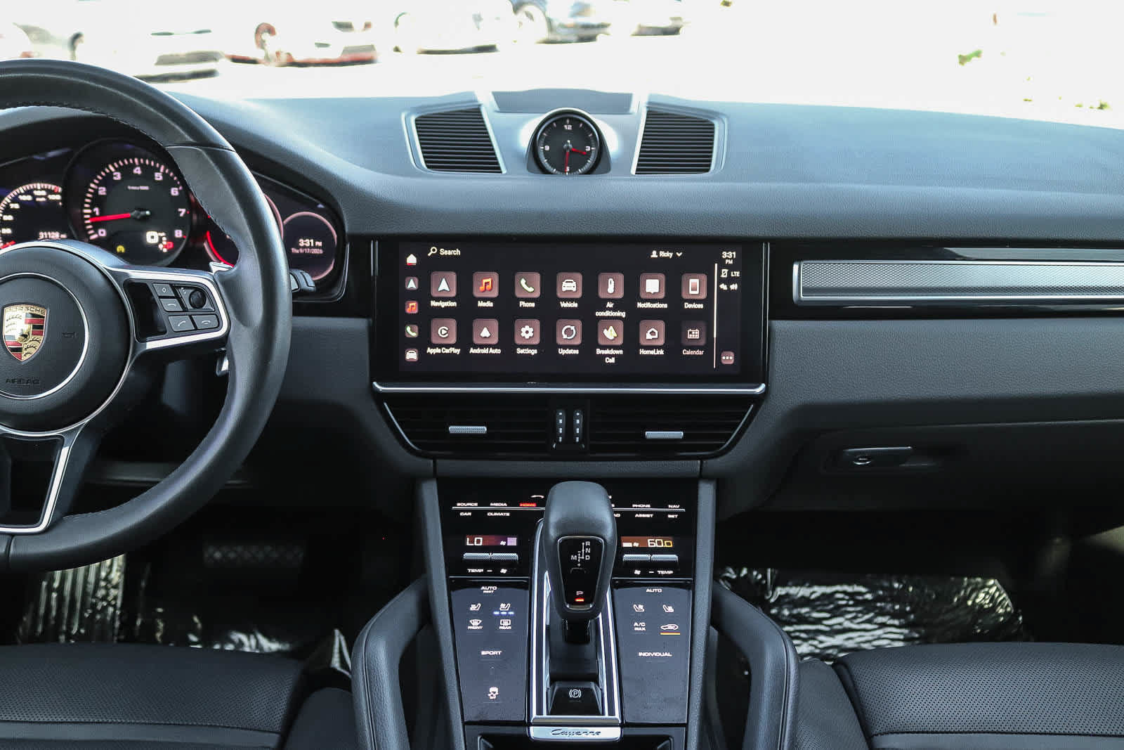Used 2023 Porsche Cayenne Platinum Edition AWD/4WD image 12