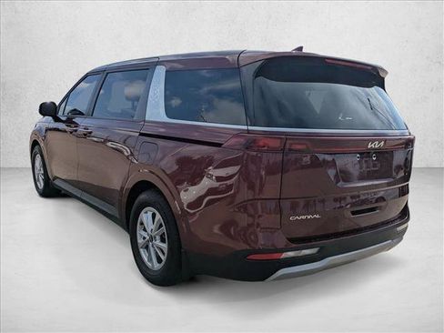 Used 2023 Kia Carnival LX image 7