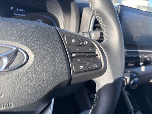 Used 2024 Hyundai Venue SEL image 15