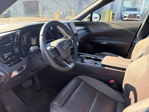 Used 2025 Lexus RX 450h AWD w/ Convenience Package image 37