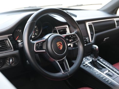 Used 2018 Porsche Macan GTS image 19