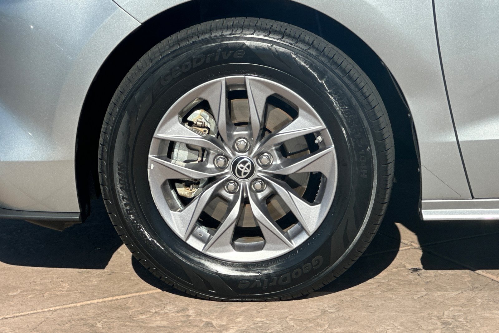 Certified 2024 Toyota Sienna XLE FWD image 34
