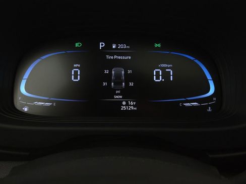 Used 2024 Hyundai Venue SEL image 25