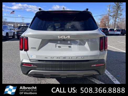 Used 2022 Kia Sorento S w/ Panoramic Sunroof Package image 4