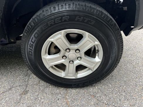 Used 2018 Jeep Wrangler Sport AWD/4WD image 21