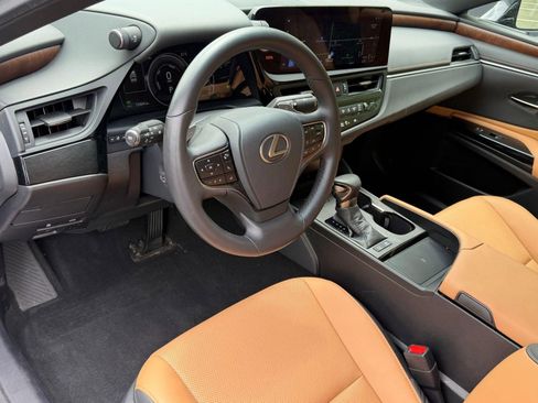 Certified 2025 Lexus ES 300h F Sport w/ Accessory Package (Z2) FWD image 4