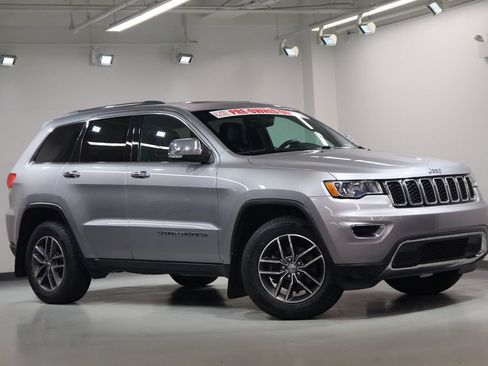 Used 2017 Jeep Grand Cherokee Limited AWD/4WD image 6