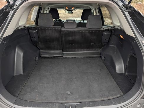 Used 2021 Toyota RAV4 LE AWD/4WD image 19