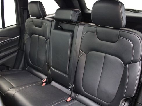 Used 2022 Jeep Grand Cherokee Overland image 25