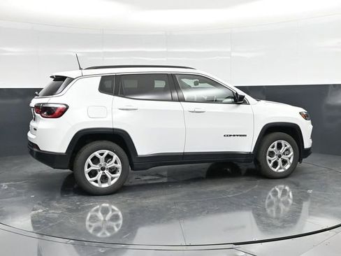 New 2025 Jeep Compass Latitude w/ Sun & Sound Group AWD/4WD image 12