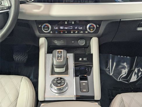 Used 2023 Mitsubishi Outlander SEL image 36