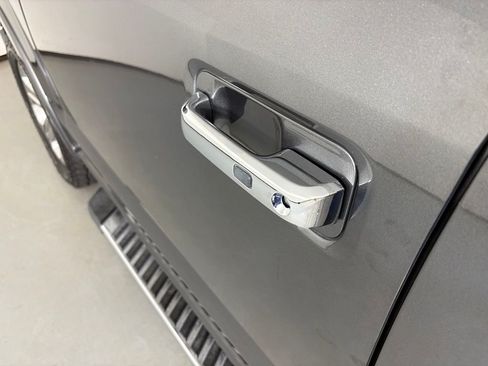 Used 2019 Ford F150 Lariat w/ Equipment Group 502A Luxury AWD/4WD image 12