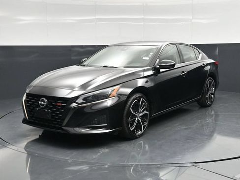 Used 2024 Nissan Altima 2.5 SR FWD image 6