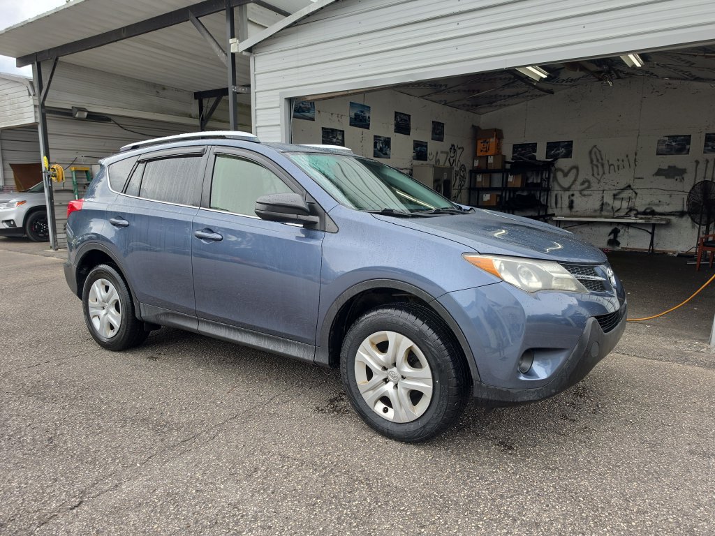 Used 2014 Toyota RAV4 LE AWD/4WD image 2
